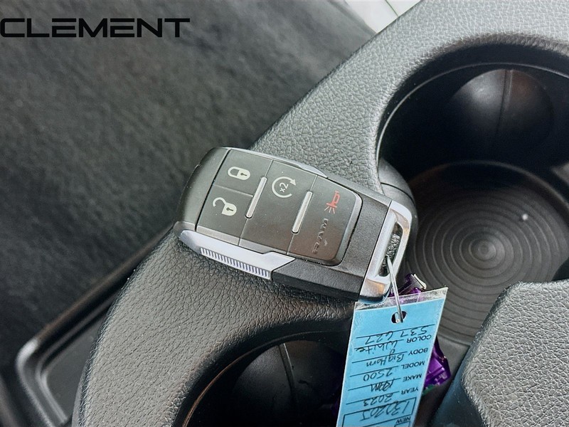 Ram 2500 Vehicle Full-screen Gallery Image 23