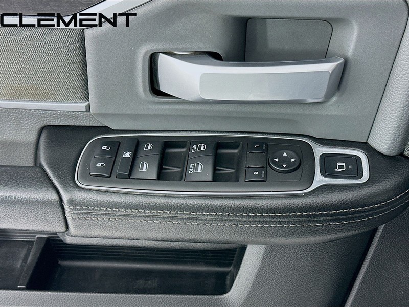 Ram 2500 Vehicle Full-screen Gallery Image 24