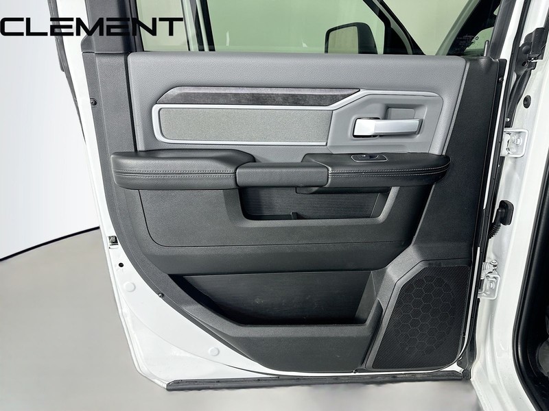 Ram 2500 Vehicle Full-screen Gallery Image 29