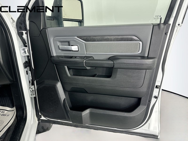 Ram 2500 Vehicle Full-screen Gallery Image 34