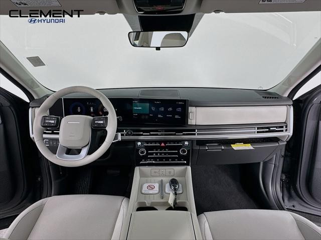 Hyundai Santa Fe Vehicle Full-screen Gallery Image 11