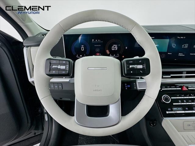 Hyundai Santa Fe Vehicle Full-screen Gallery Image 13