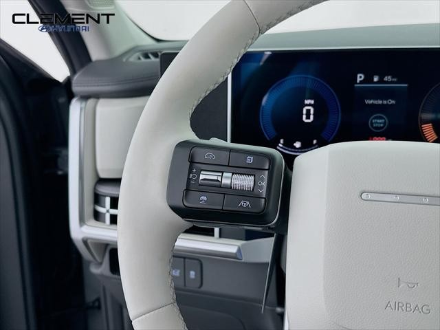 Hyundai Santa Fe Vehicle Full-screen Gallery Image 14