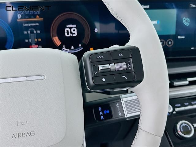 Hyundai Santa Fe Vehicle Full-screen Gallery Image 15