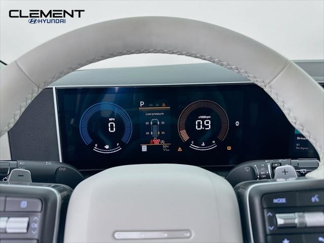 Hyundai Santa Fe Vehicle Full-screen Gallery Image 16