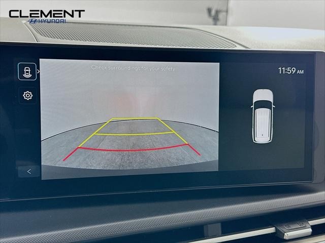 Hyundai Santa Fe Vehicle Full-screen Gallery Image 18