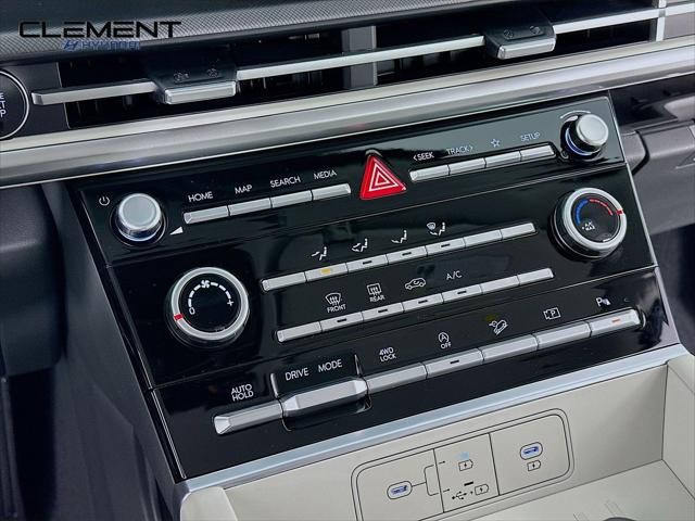 Hyundai Santa Fe Vehicle Full-screen Gallery Image 19