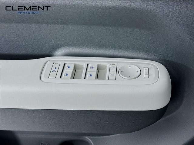 Hyundai Santa Fe Vehicle Full-screen Gallery Image 21