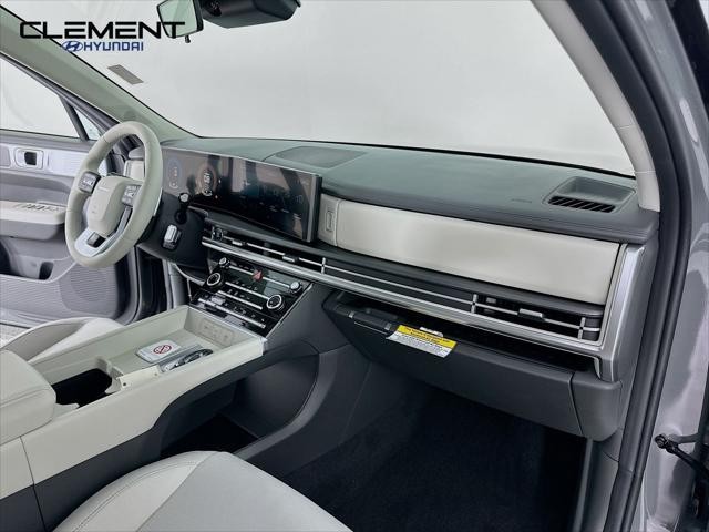 Hyundai Santa Fe Vehicle Full-screen Gallery Image 28