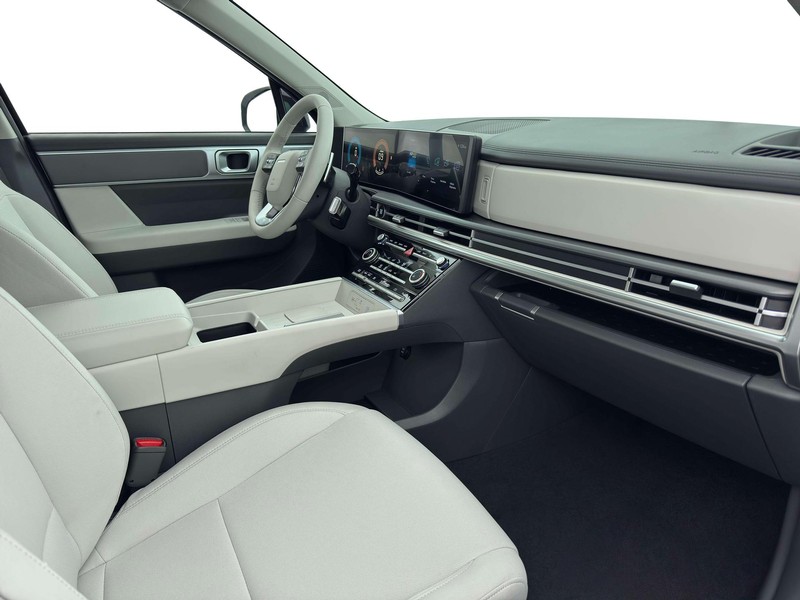 Hyundai Santa Fe Vehicle Full-screen Gallery Image 15
