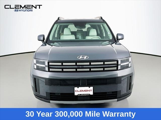 Hyundai Santa Fe Vehicle Full-screen Gallery Image 2