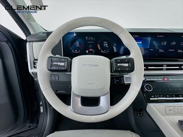 Hyundai Santa Fe Vehicle Full-screen Gallery Image 13