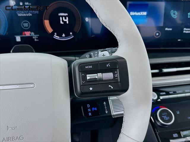 Hyundai Santa Fe Vehicle Full-screen Gallery Image 15