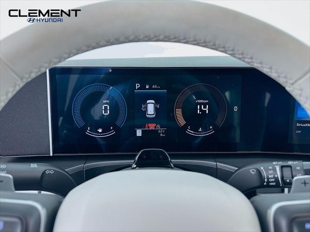 Hyundai Santa Fe Vehicle Full-screen Gallery Image 16