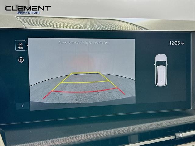 Hyundai Santa Fe Vehicle Full-screen Gallery Image 18