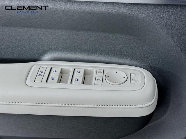 Hyundai Santa Fe Vehicle Full-screen Gallery Image 22