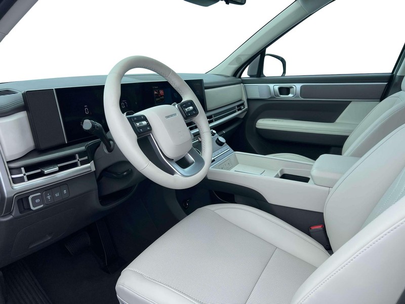 Hyundai Santa Fe Vehicle Full-screen Gallery Image 14