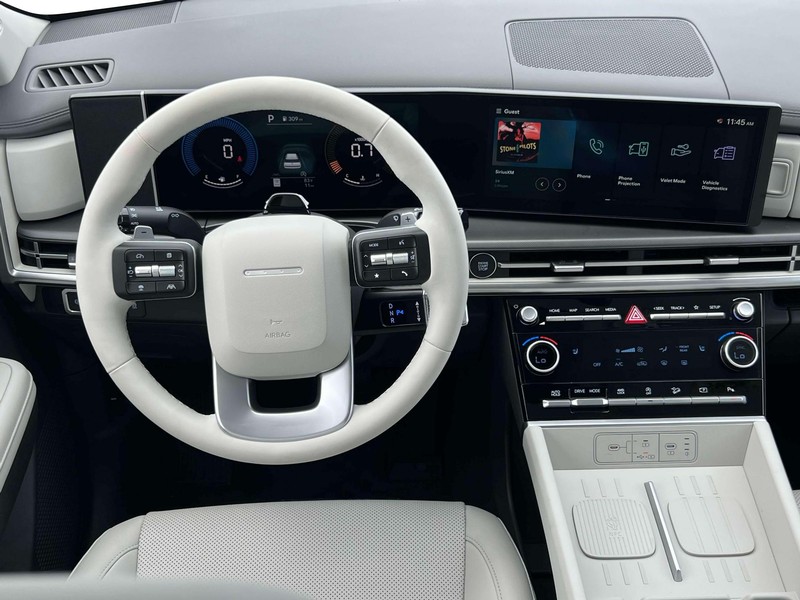 Hyundai Santa Fe Vehicle Full-screen Gallery Image 17