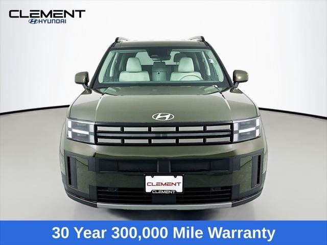 Hyundai Santa Fe Vehicle Full-screen Gallery Image 2