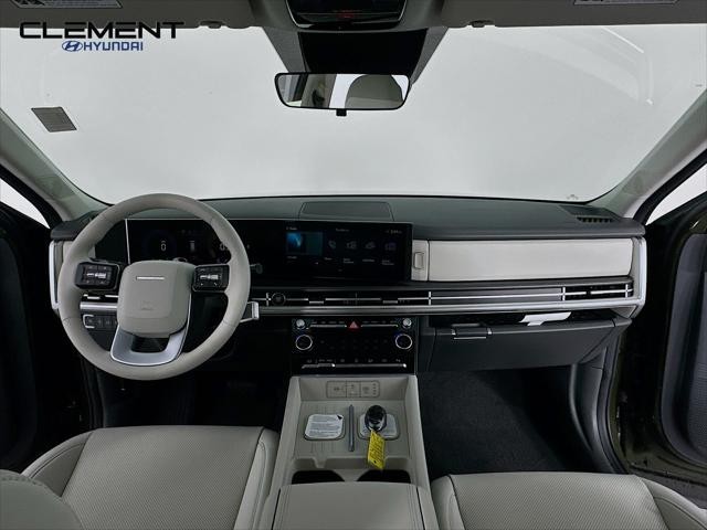 Hyundai Santa Fe Vehicle Full-screen Gallery Image 11