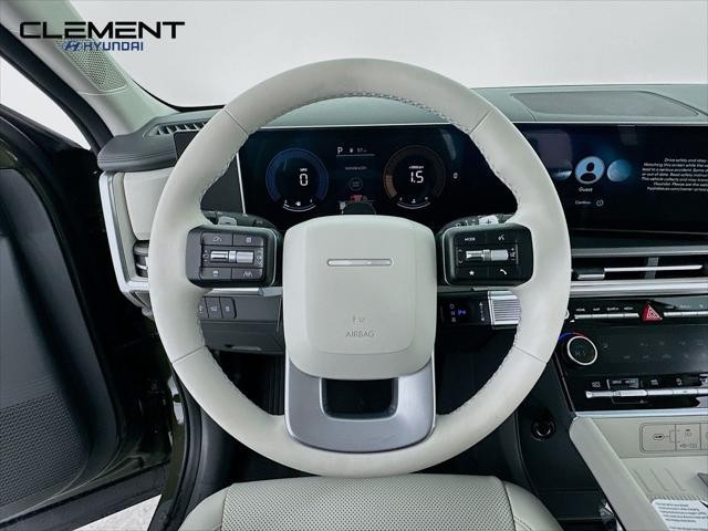 Hyundai Santa Fe Vehicle Full-screen Gallery Image 13