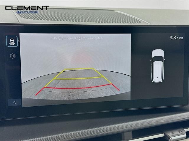 Hyundai Santa Fe Vehicle Full-screen Gallery Image 18