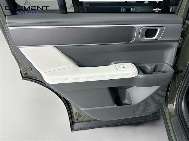 Hyundai Santa Fe Vehicle Full-screen Gallery Image 26