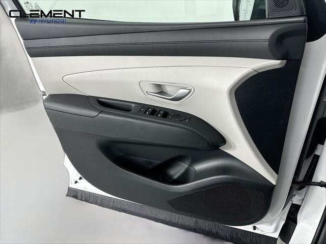 Hyundai Tucson Vehicle Full-screen Gallery Image 23