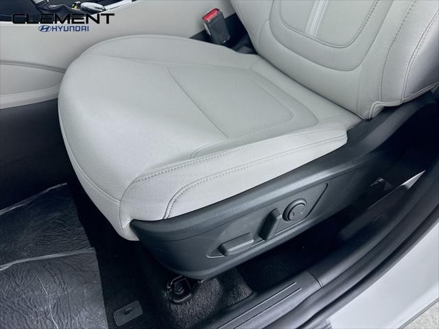 Hyundai Tucson Vehicle Full-screen Gallery Image 24