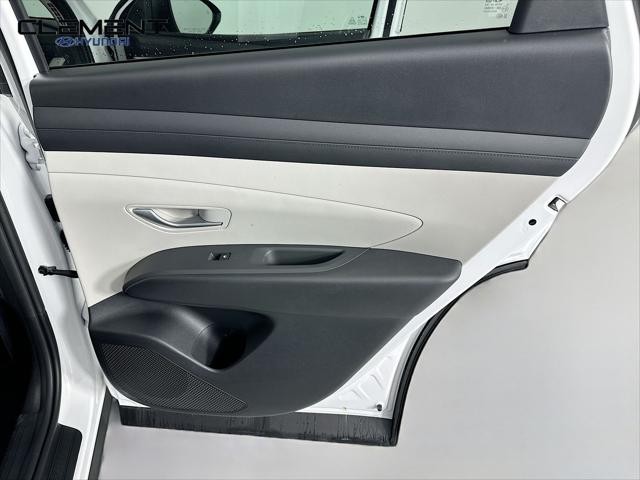 Hyundai Tucson Vehicle Full-screen Gallery Image 26