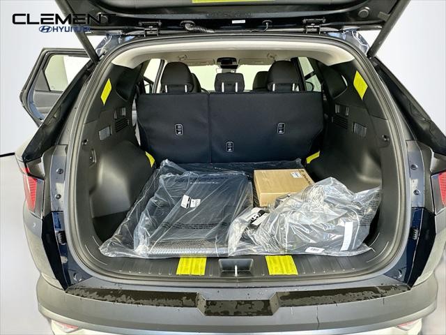 Hyundai Tucson Hybrid Vehicle Full-screen Gallery Image 9