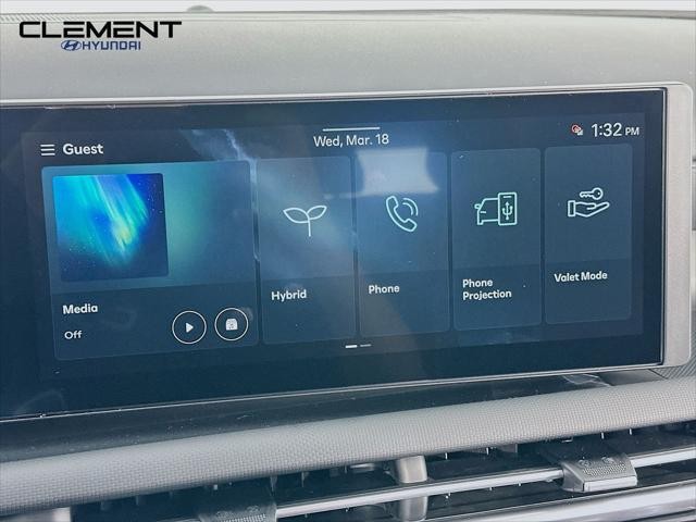 Hyundai Tucson Hybrid Vehicle Full-screen Gallery Image 17