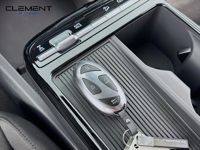 Hyundai Tucson Hybrid Vehicle Full-screen Gallery Image 21