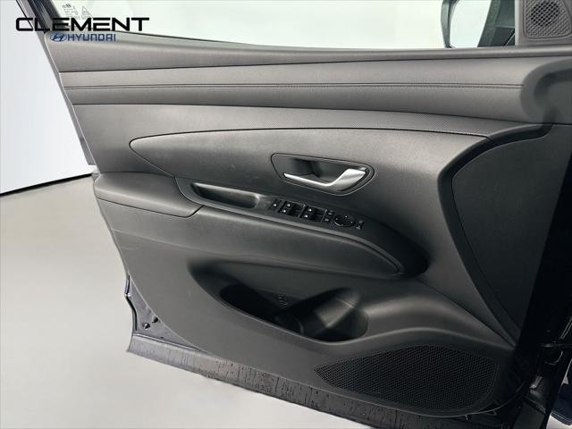 Hyundai Tucson Hybrid Vehicle Full-screen Gallery Image 23