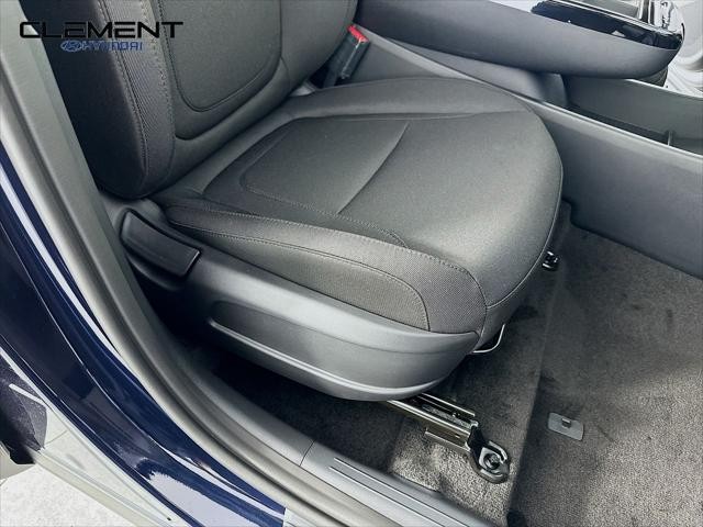 Hyundai Tucson Hybrid Vehicle Full-screen Gallery Image 28