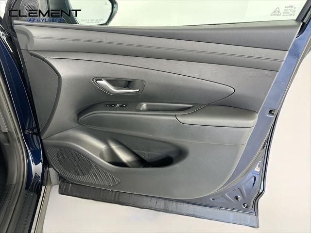 Hyundai Tucson Hybrid Vehicle Full-screen Gallery Image 30