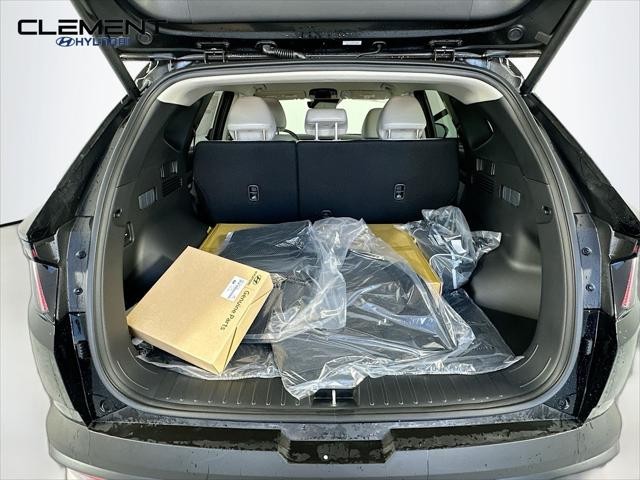 Hyundai Tucson Hybrid Vehicle Full-screen Gallery Image 9