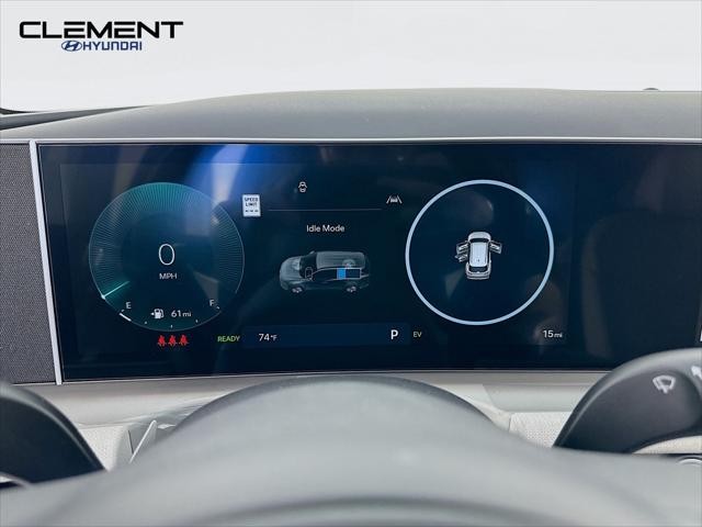 Hyundai Tucson Hybrid Vehicle Full-screen Gallery Image 16