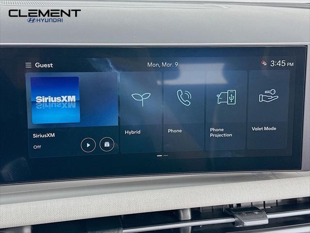 Hyundai Tucson Hybrid Vehicle Full-screen Gallery Image 17