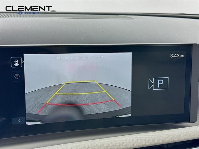 Hyundai Tucson Hybrid Vehicle Full-screen Gallery Image 18