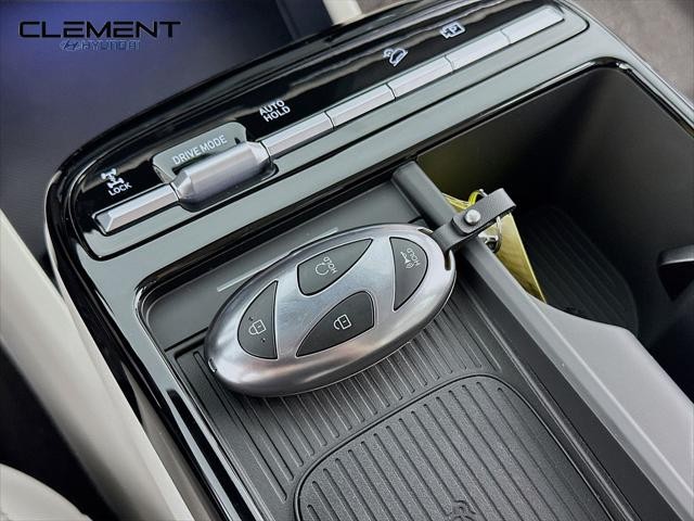 Hyundai Tucson Hybrid Vehicle Full-screen Gallery Image 21