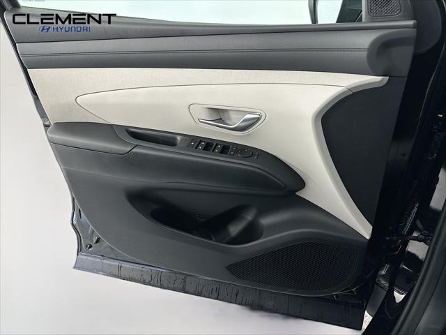 Hyundai Tucson Hybrid Vehicle Full-screen Gallery Image 23