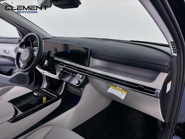 Hyundai Tucson Hybrid Vehicle Full-screen Gallery Image 29