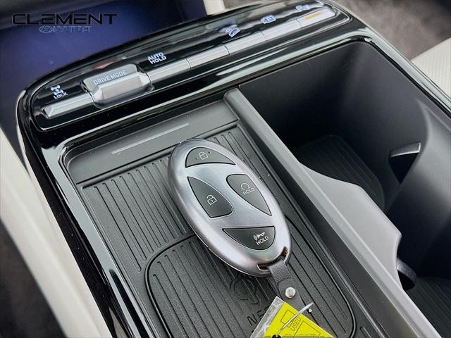 Hyundai Tucson Hybrid Vehicle Full-screen Gallery Image 21