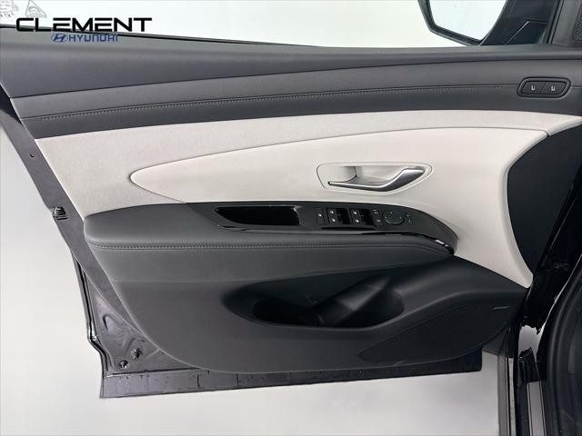 Hyundai Tucson Hybrid Vehicle Full-screen Gallery Image 25