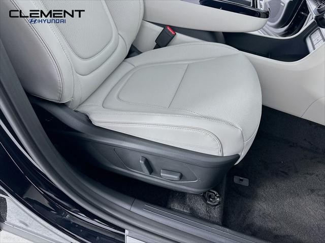 Hyundai Tucson Hybrid Vehicle Full-screen Gallery Image 30