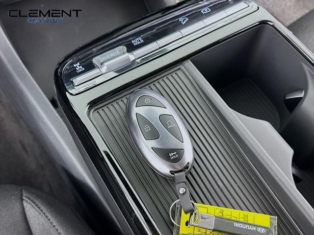Hyundai Tucson Hybrid Vehicle Full-screen Gallery Image 21