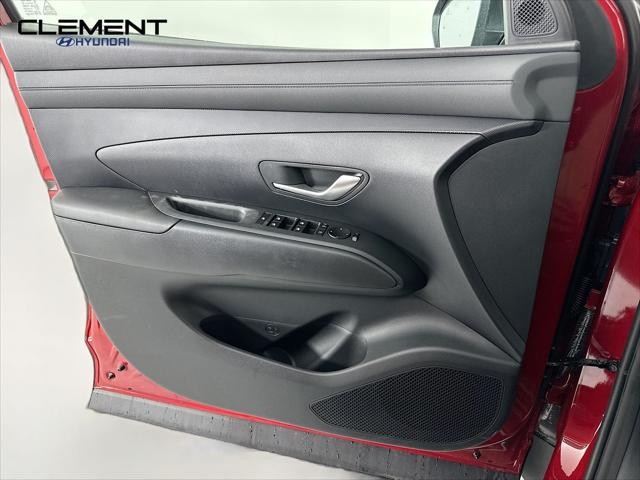 Hyundai Tucson Hybrid Vehicle Full-screen Gallery Image 23