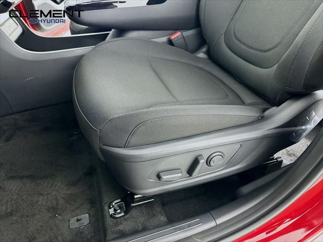Hyundai Tucson Hybrid Vehicle Full-screen Gallery Image 24