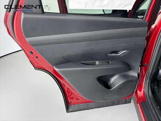 Hyundai Tucson Hybrid Vehicle Full-screen Gallery Image 26